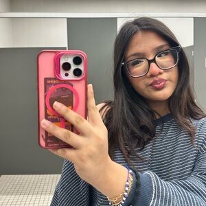 Meet your Posher, Mia